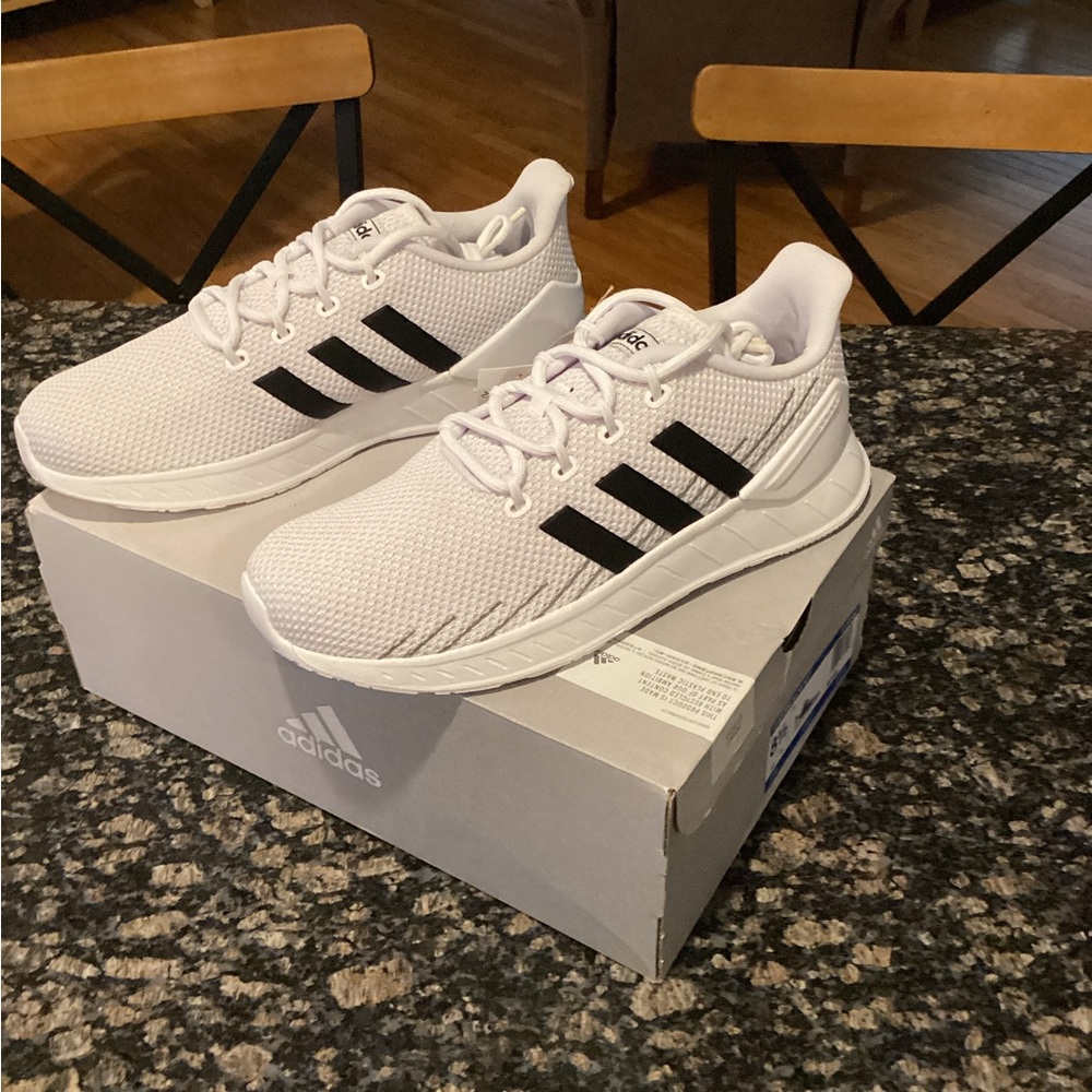 NEW Adidas QUESTAR Flow NXT  Men 8.5 Running Sneakers